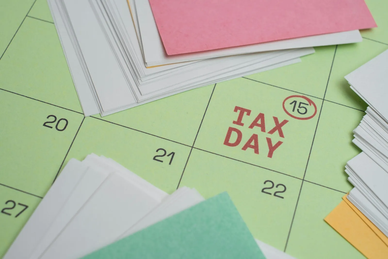 Calendar and legal papers representing New York personal injury deadlines